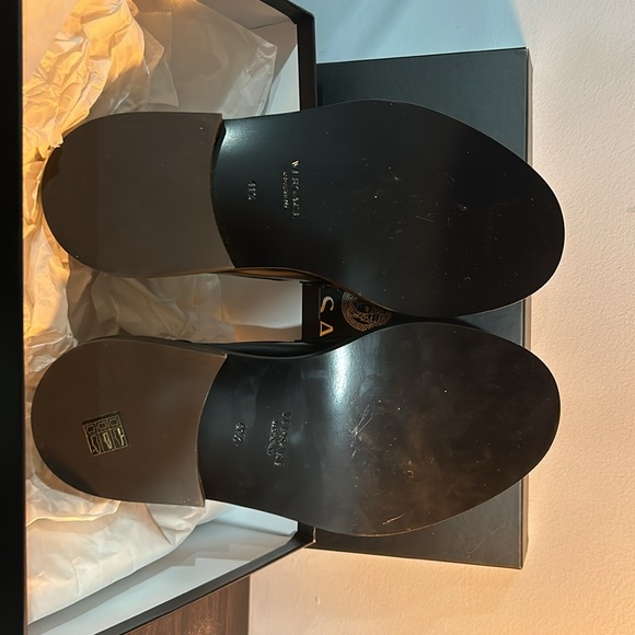 Versace Medusa Plaque Slip-On Loafers - Picture 5 of 8